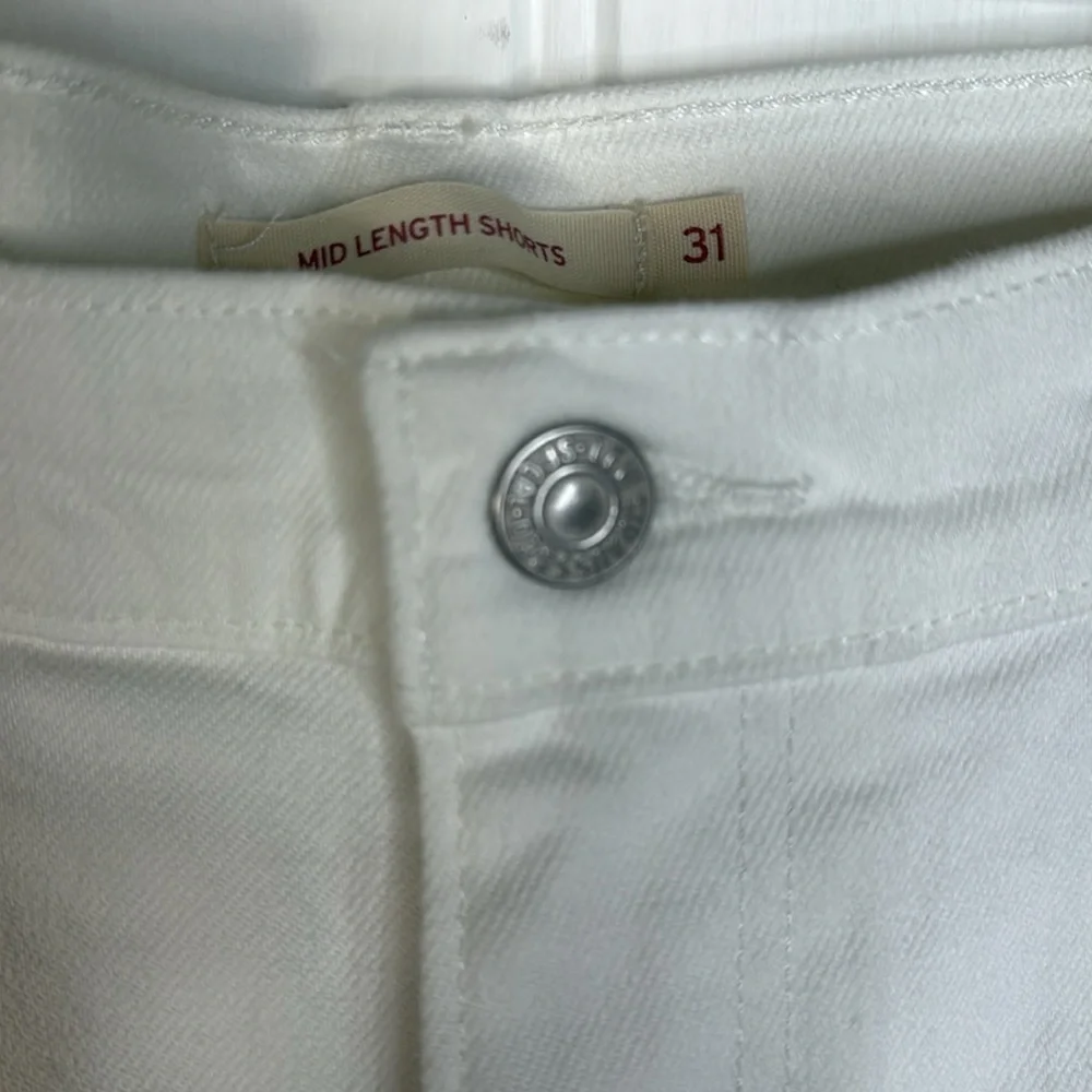 Levi's Mid Rise Mid Length Denim Shorts Women's Size 31 - Picture 6 of 13